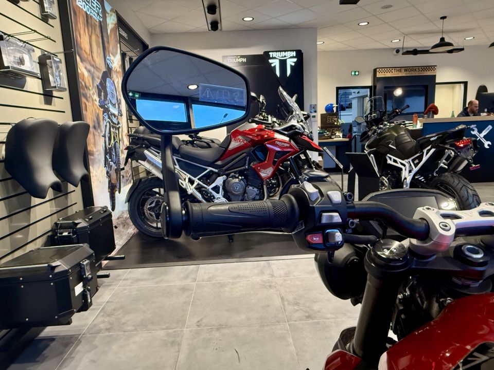 TRIUMPH STREET TRIPLE 765 RS 4