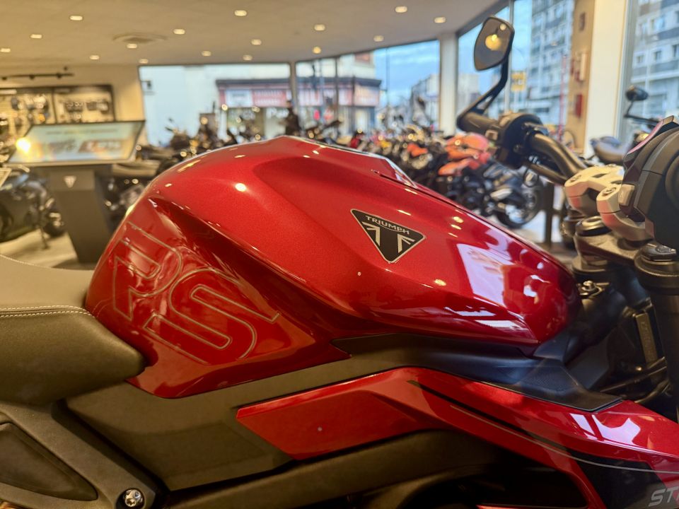 TRIUMPH STREET TRIPLE 765 RS 4