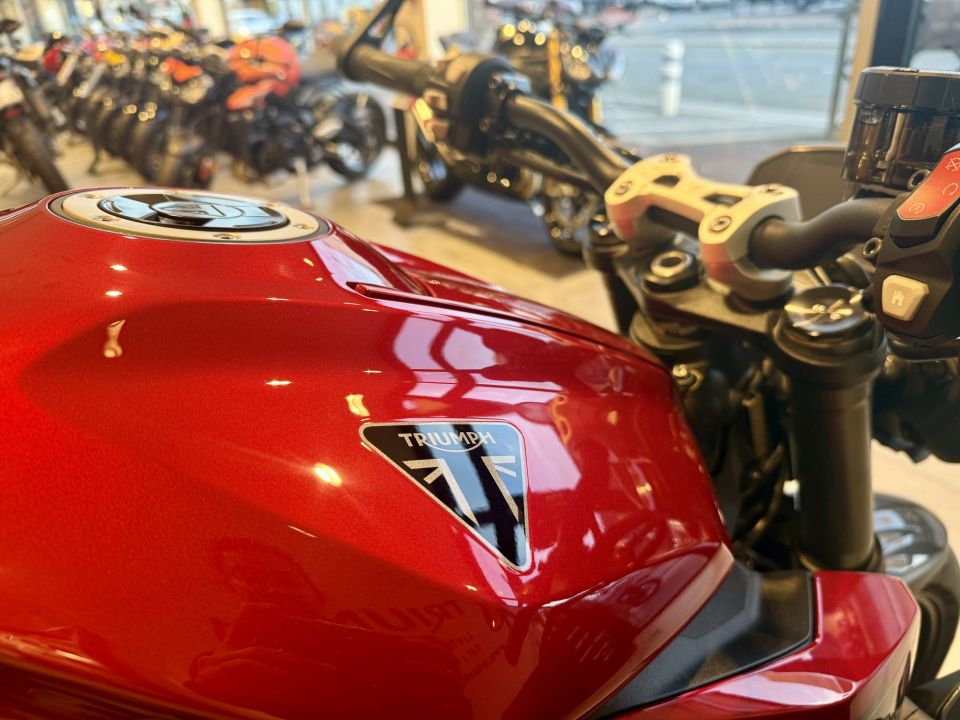 TRIUMPH STREET TRIPLE 765 RS 4