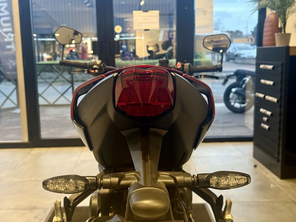 TRIUMPH STREET TRIPLE 765 RS 4