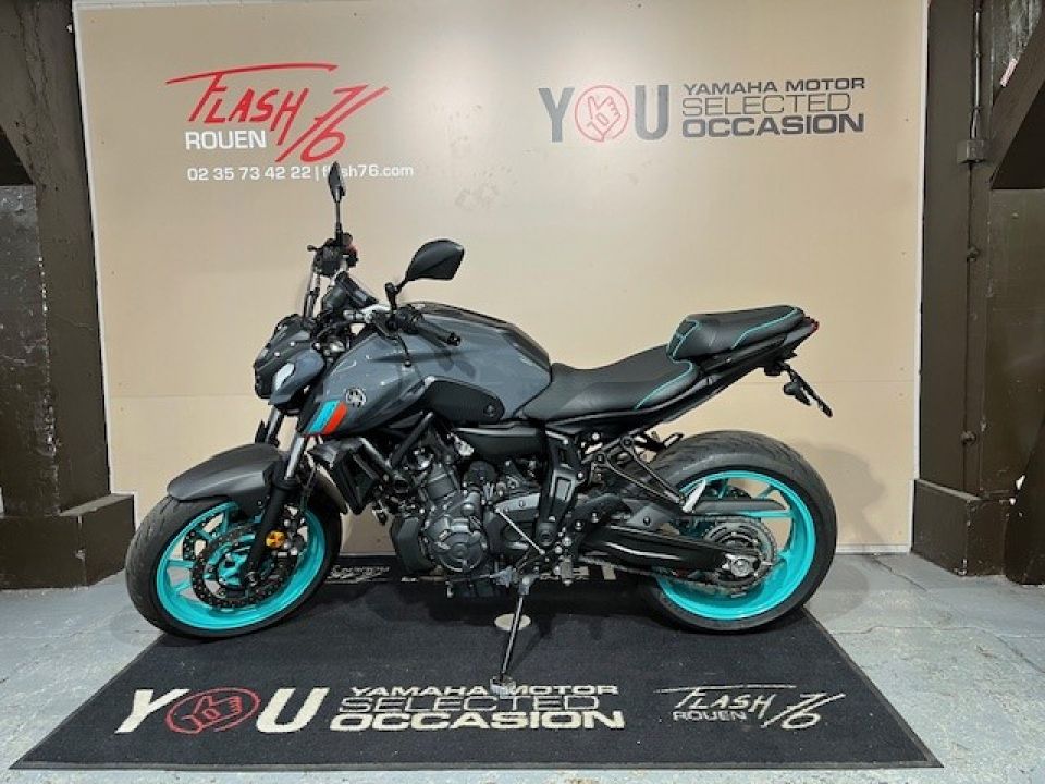 YAMAHA MT-07 4