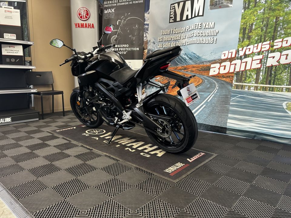 YAMAHA MT-125 4