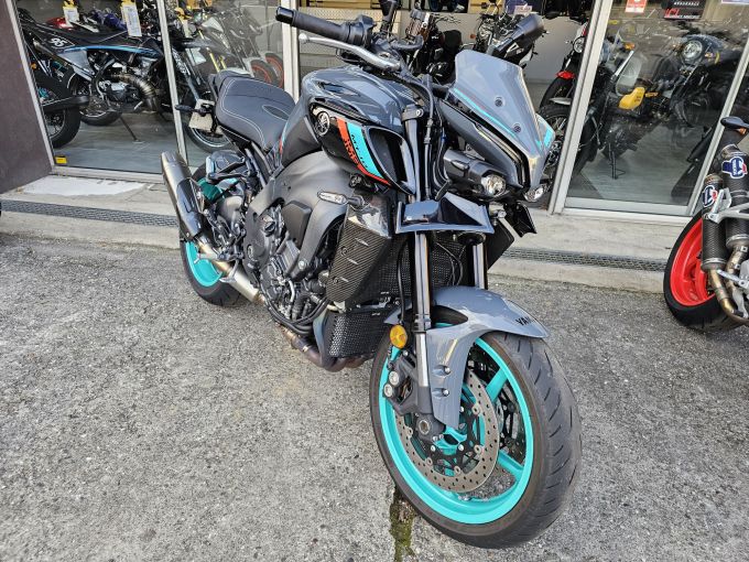 YAMAHA MT-10 4