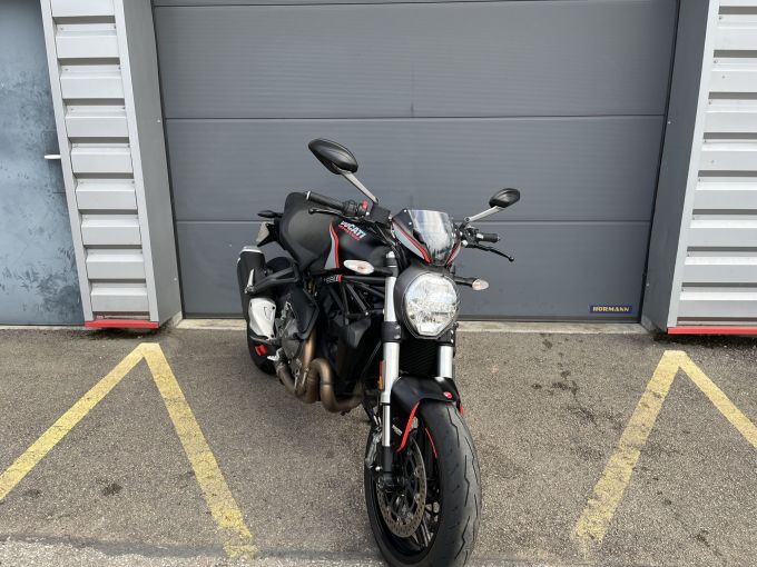 DUCATI MONSTER 821 4