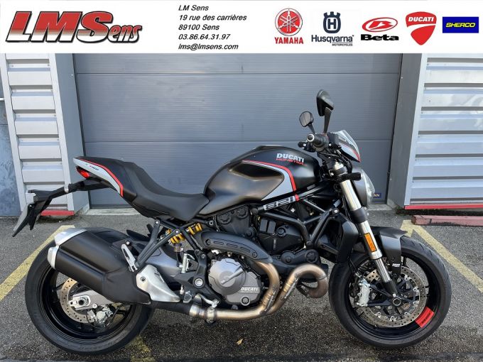 DUCATI MONSTER 821 4