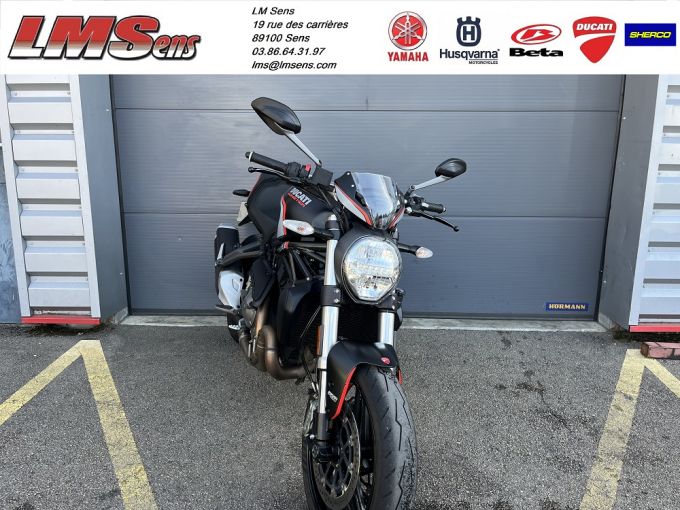DUCATI MONSTER 821 4