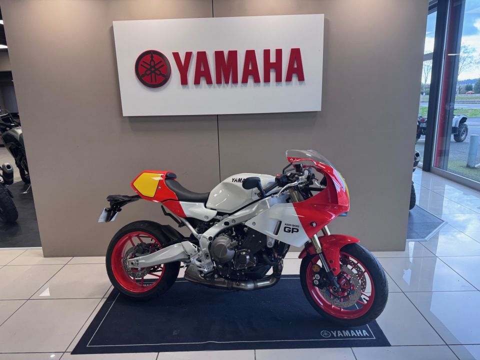 YAMAHA XSR 900 GP 4