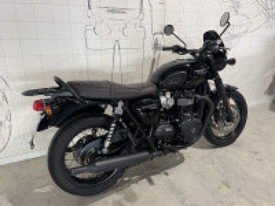 TRIUMPH BONNEVILLE T120 BLACK 1200 4