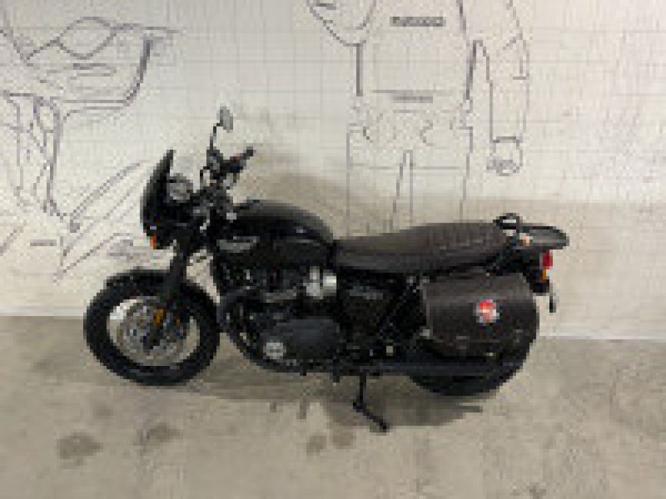 TRIUMPH BONNEVILLE T120 BLACK 1200 4