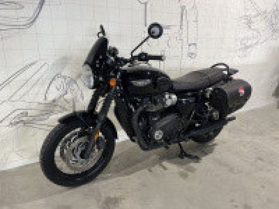 TRIUMPH BONNEVILLE T120 BLACK 1200 4