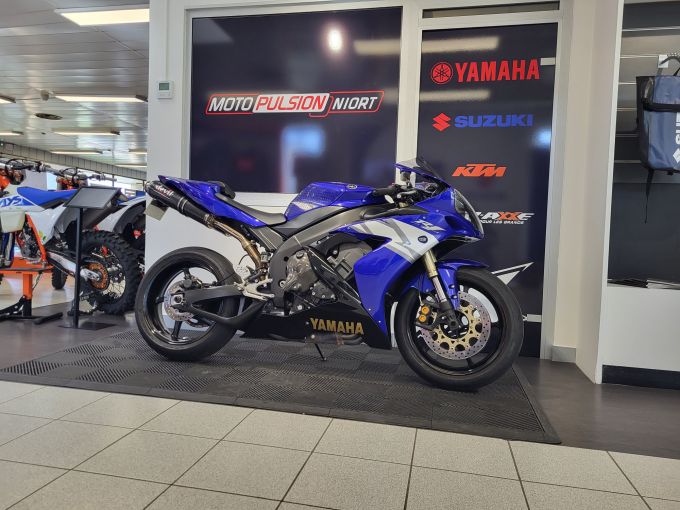 YAMAHA YZF 1000 R1 4