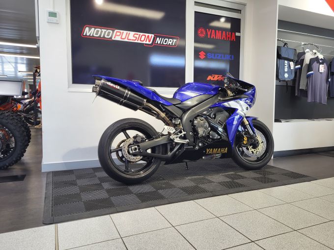 YAMAHA YZF 1000 R1 4