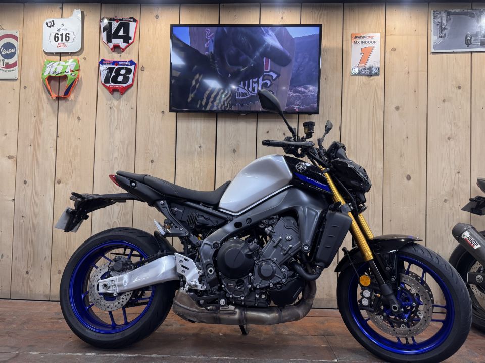 YAMAHA MT-09 SP 4