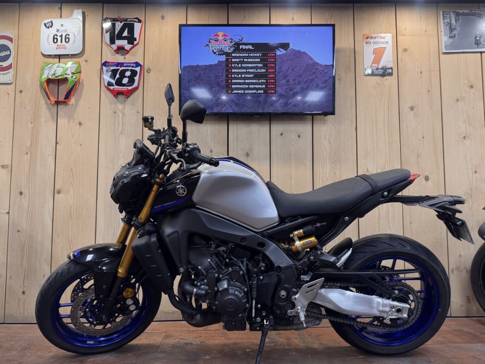 YAMAHA MT-09 SP 4