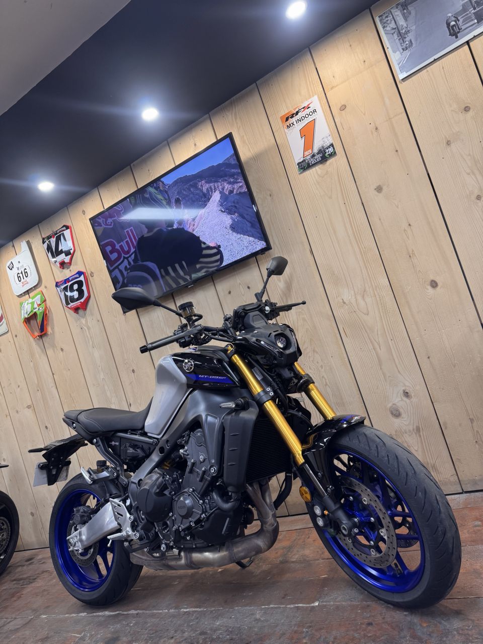 YAMAHA MT-09 SP 4