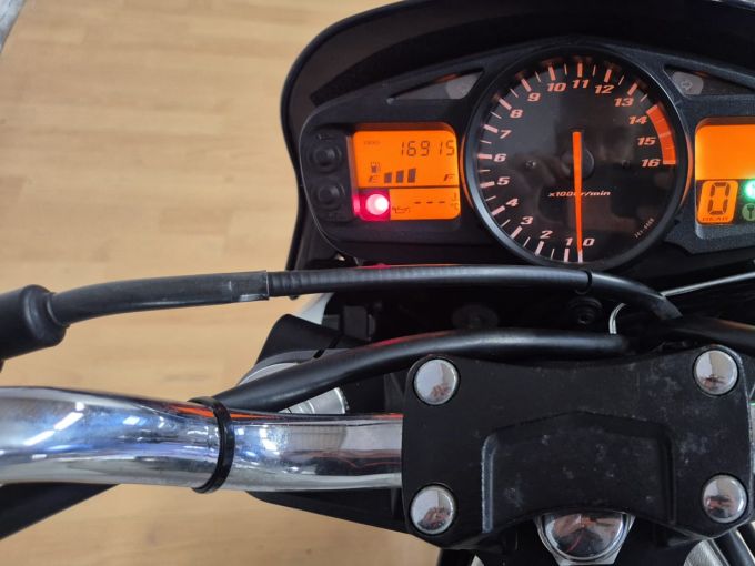 SUZUKI GSR 600 4
