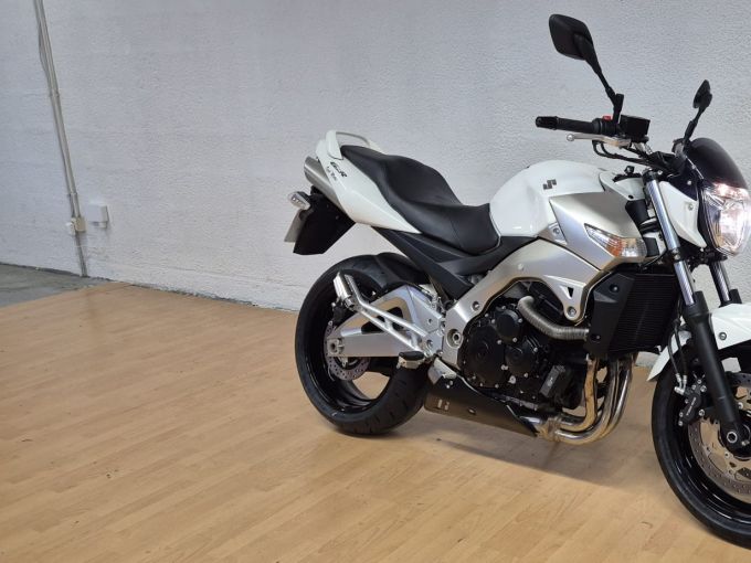 SUZUKI GSR 600 4