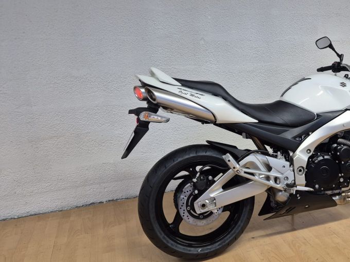 SUZUKI GSR 600 4