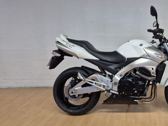 SUZUKI GSR 600 4