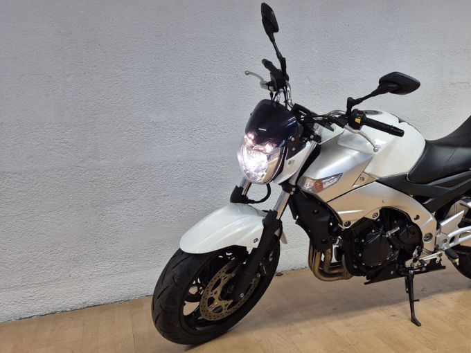 SUZUKI GSR 600 4