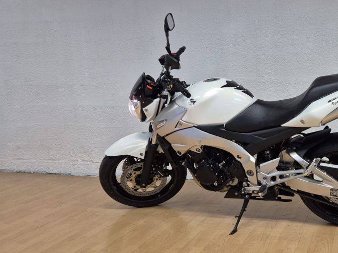 SUZUKI GSR 600 4