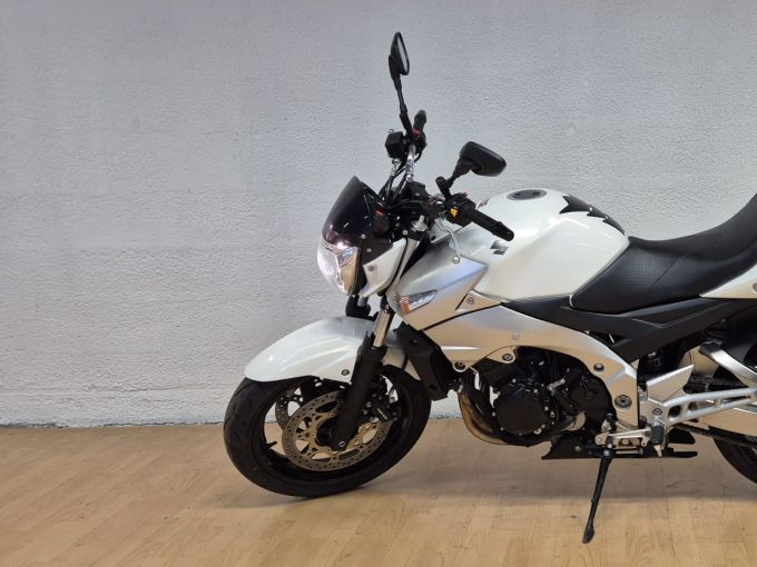 SUZUKI GSR 600 4