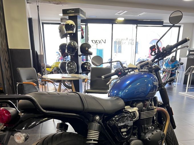 TRIUMPH STREET TWIN  900 4
