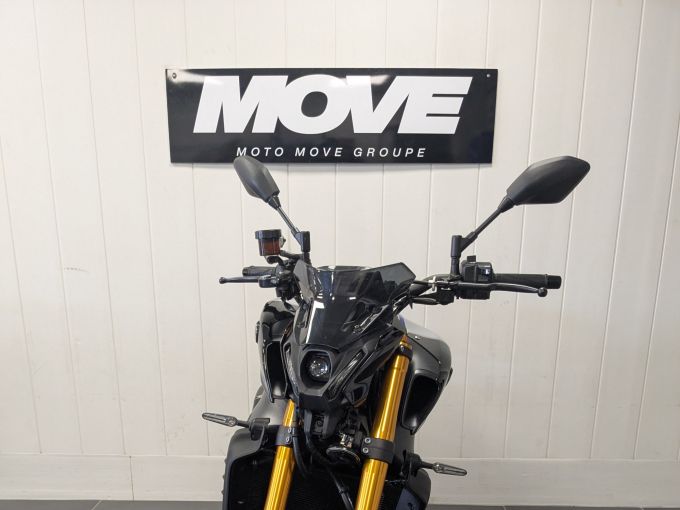 YAMAHA MT-09 4