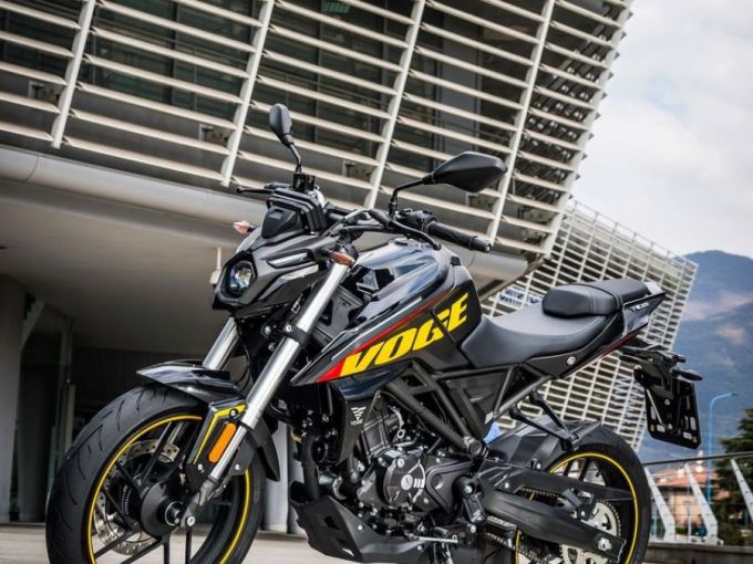 VOGE 125 R 4