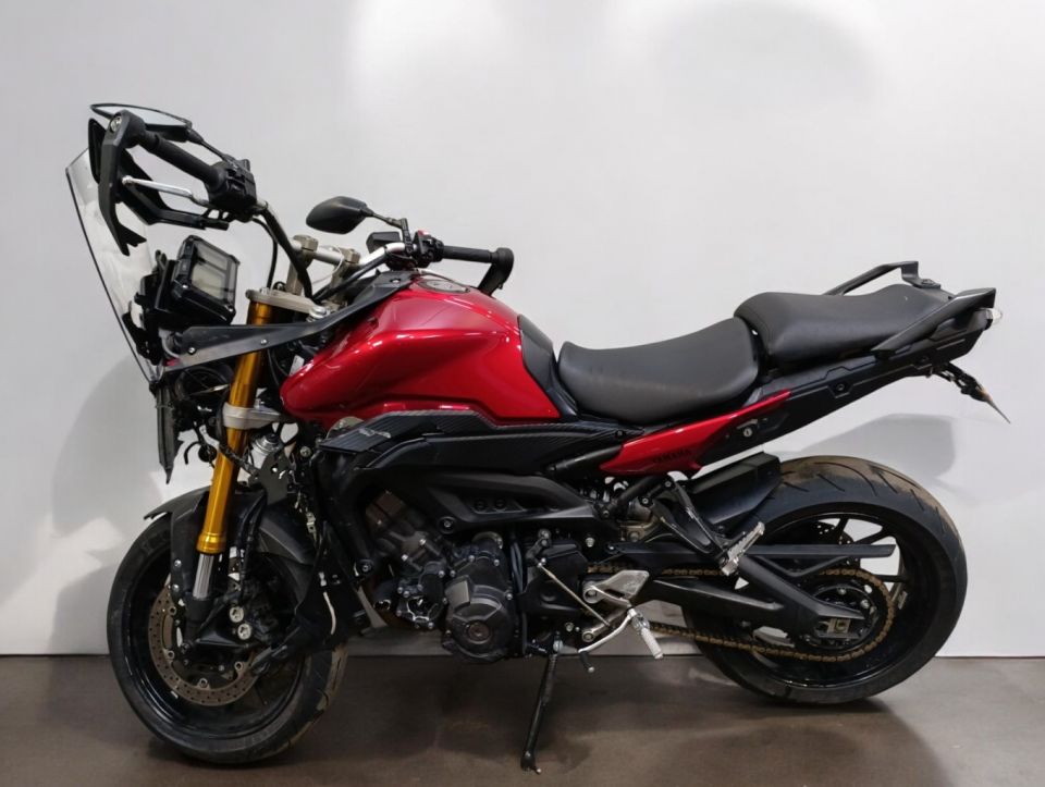 YAMAHA MT-09 4