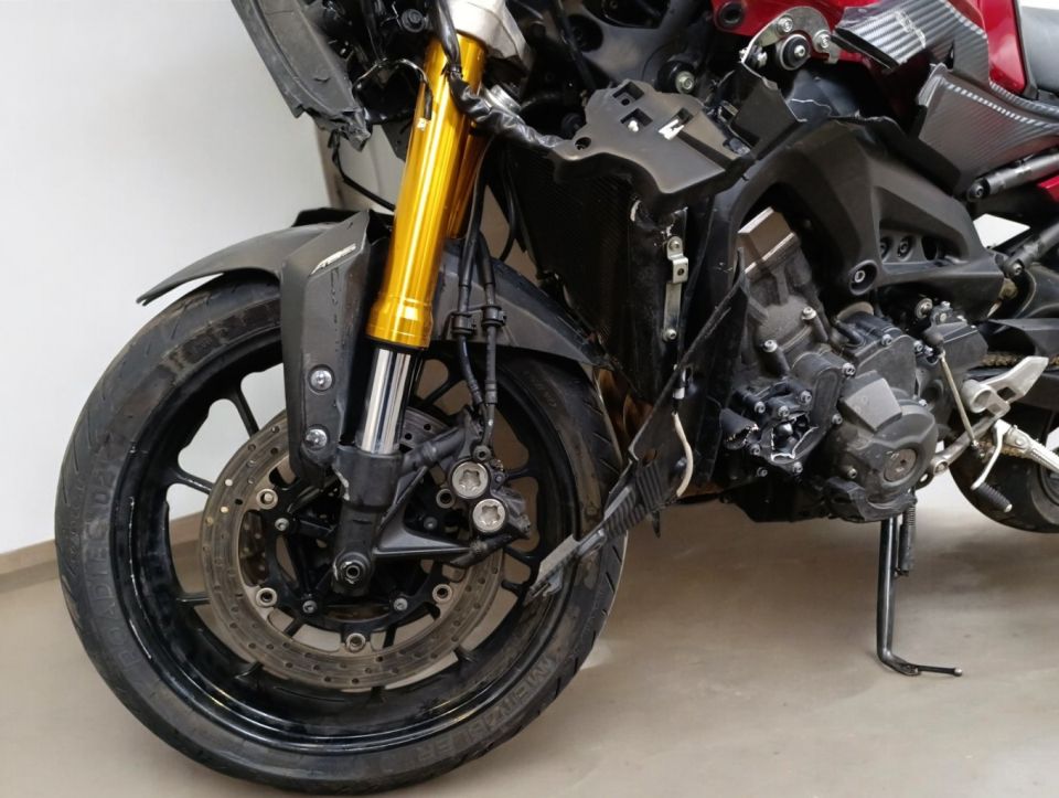 YAMAHA MT-09 4