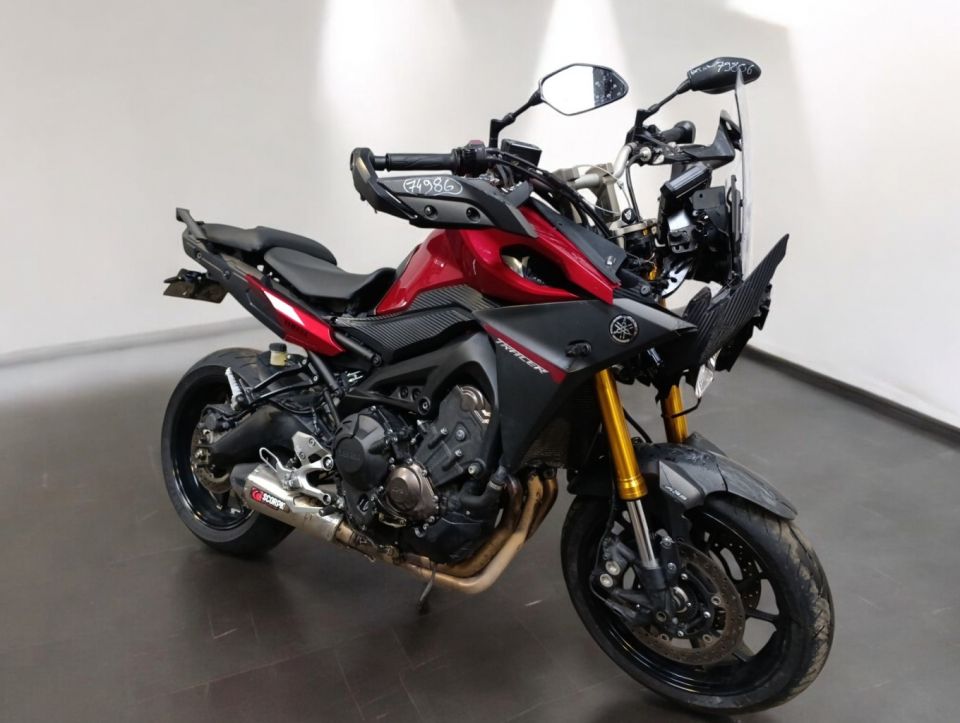 YAMAHA MT-09 4