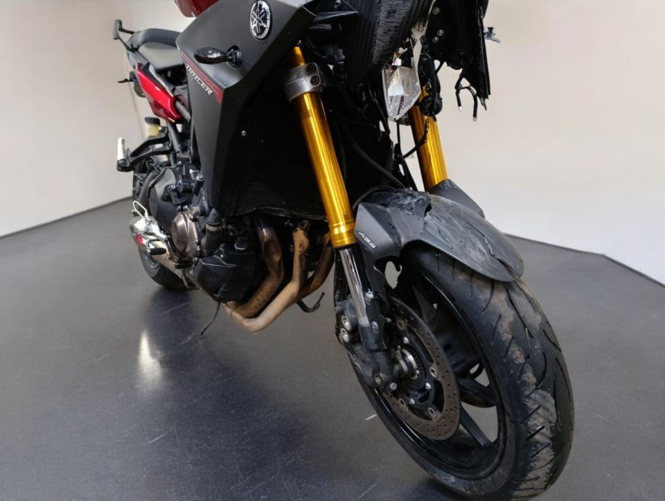 YAMAHA MT-09 4