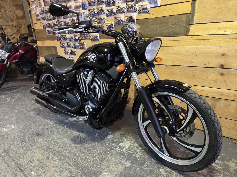 Victory Motorcycle HAMMER VEGAS 8 BALL 4