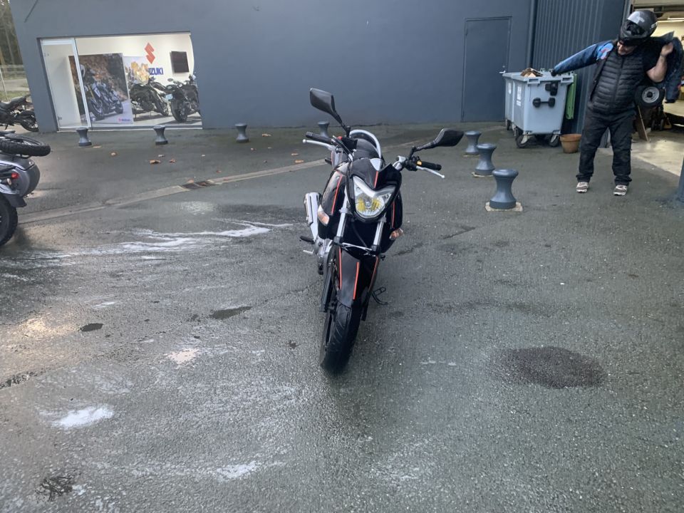 SUZUKI GW 250 INAZUMA 4