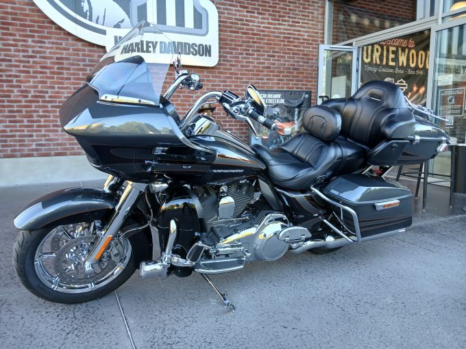 HARLEY-DAVIDSON TOURING ROAD GLIDE 1800 ULTRA CVO 4