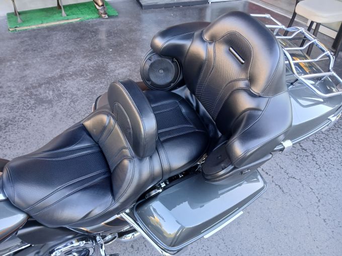 HARLEY-DAVIDSON TOURING ROAD GLIDE 1800 ULTRA CVO 4