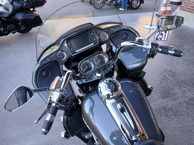 HARLEY-DAVIDSON TOURING ROAD GLIDE 1800 ULTRA CVO 4