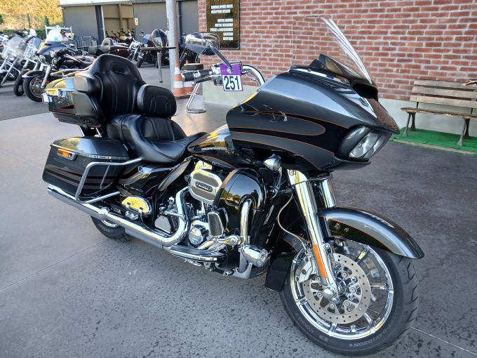 HARLEY-DAVIDSON TOURING ROAD GLIDE 1800 ULTRA CVO 4