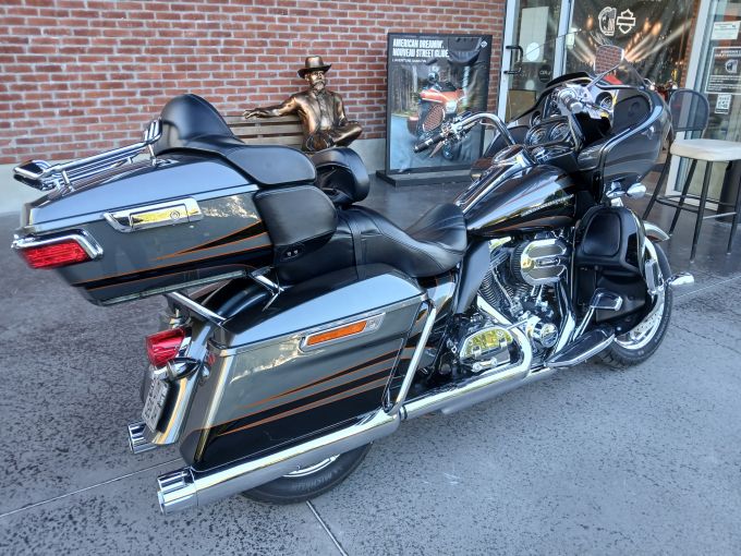 HARLEY-DAVIDSON TOURING ROAD GLIDE 1800 ULTRA CVO 4