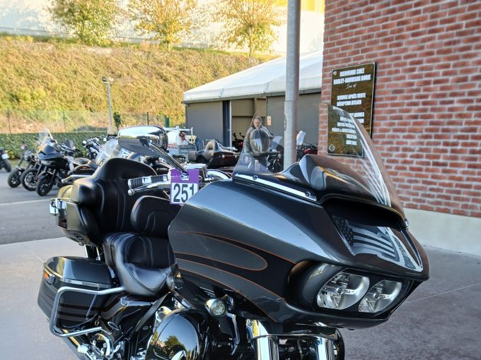 HARLEY-DAVIDSON TOURING ROAD GLIDE 1800 ULTRA CVO 4