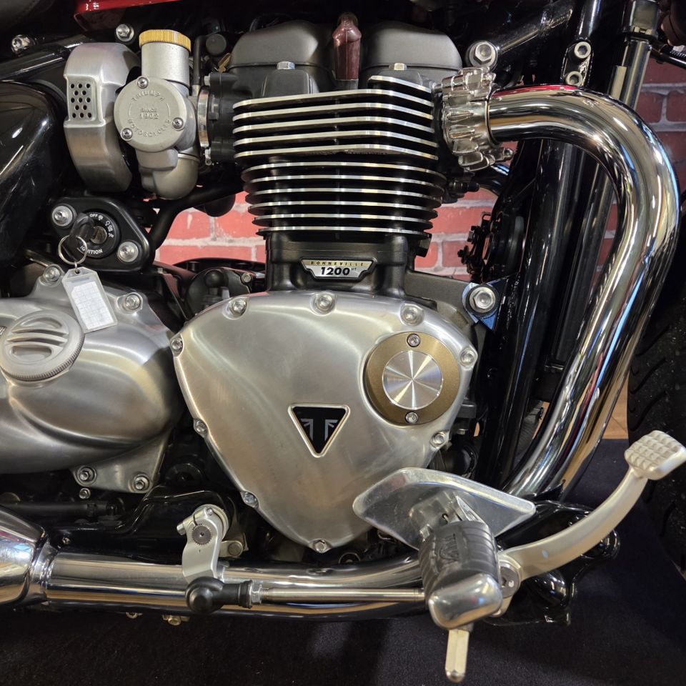 TRIUMPH BONNEVILLE SPEEDMASTER 1200 4