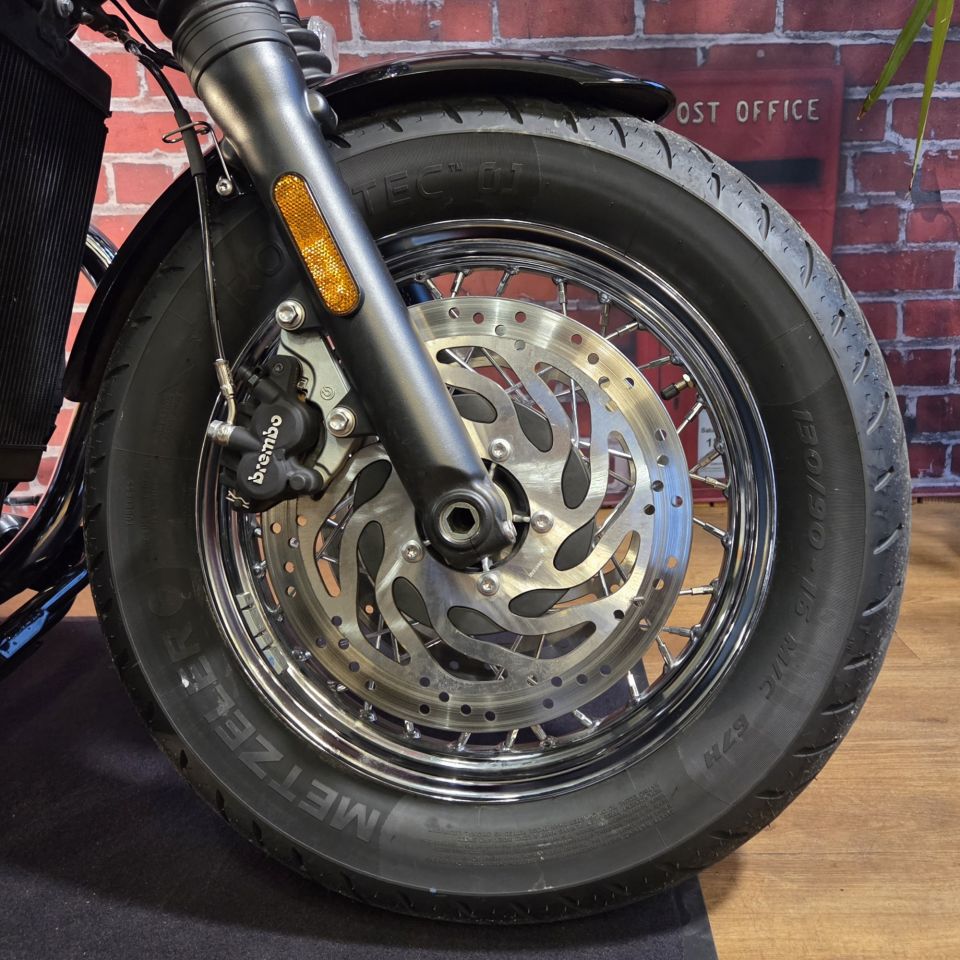 TRIUMPH BONNEVILLE SPEEDMASTER 1200 4