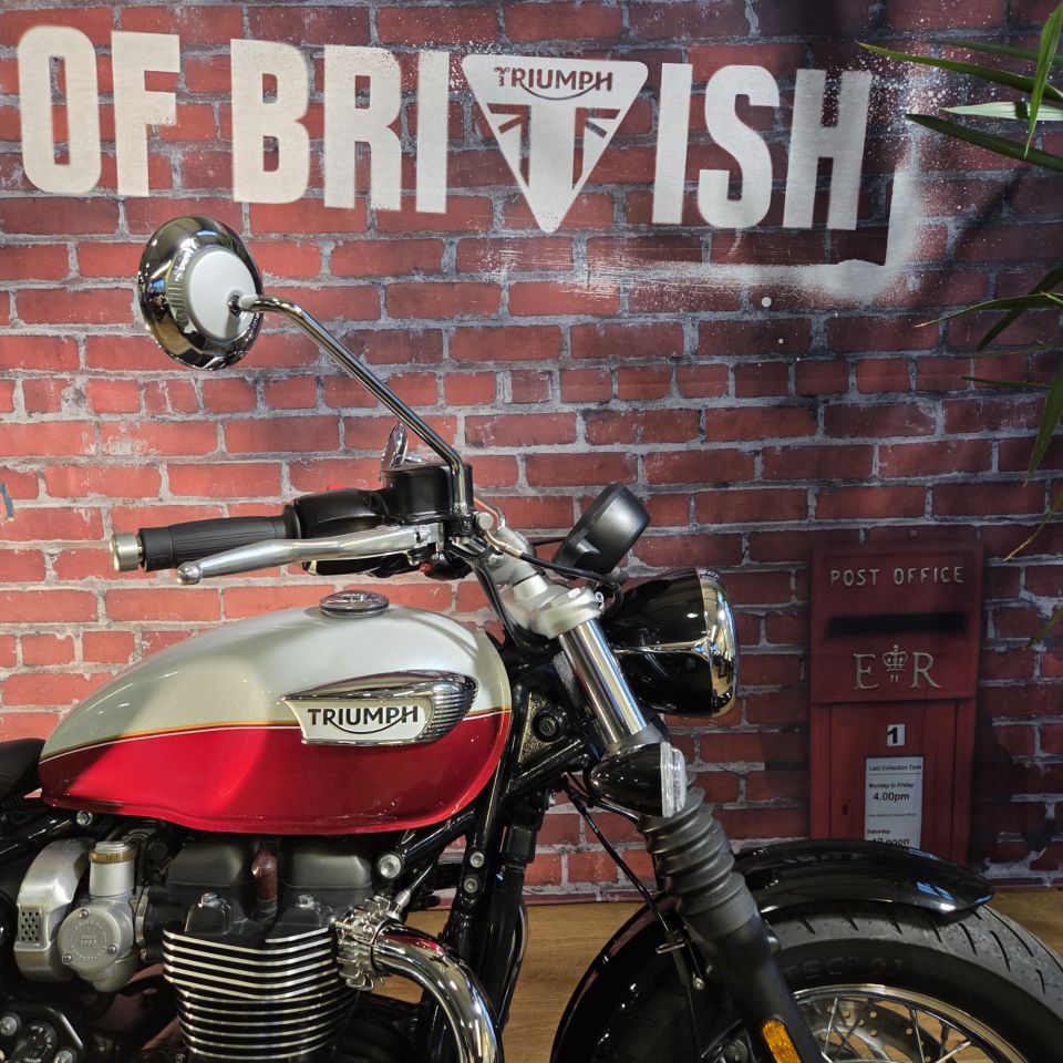 TRIUMPH BONNEVILLE SPEEDMASTER 1200 4