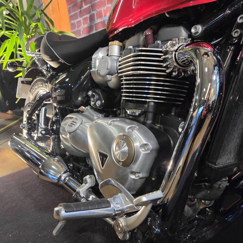 TRIUMPH BONNEVILLE SPEEDMASTER 1200 4