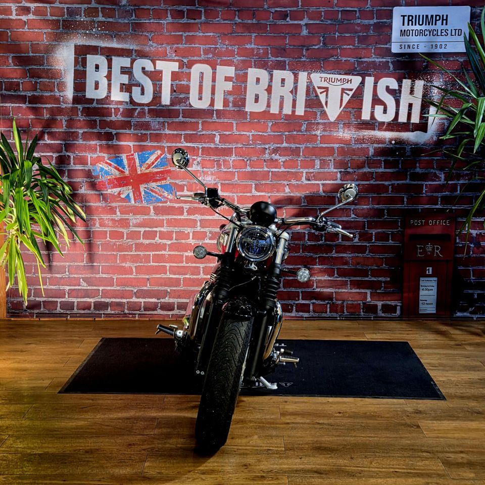 TRIUMPH BONNEVILLE SPEEDMASTER 1200 4