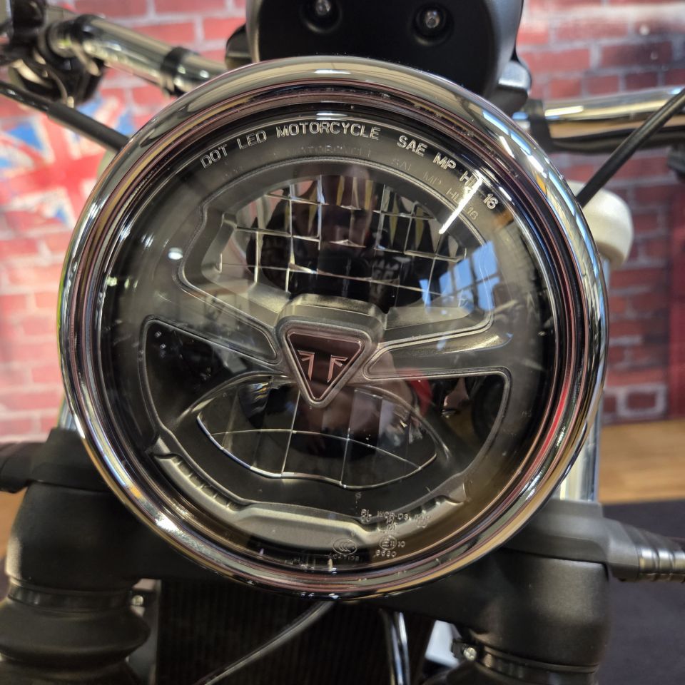 TRIUMPH BONNEVILLE SPEEDMASTER 1200 4