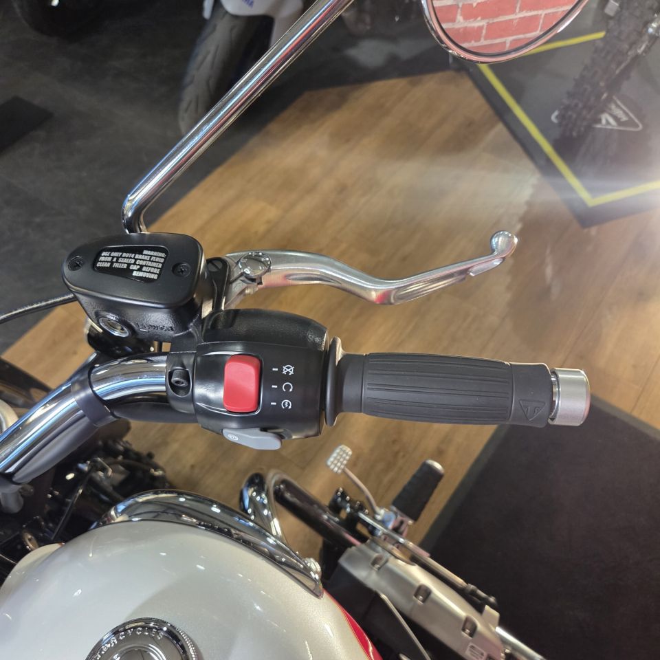 TRIUMPH BONNEVILLE SPEEDMASTER 1200 4