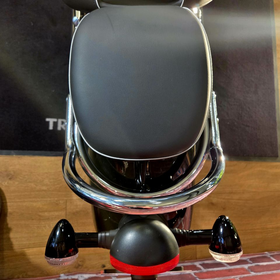 TRIUMPH BONNEVILLE SPEEDMASTER 1200 4