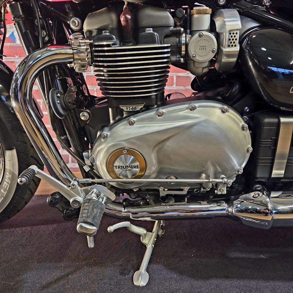 TRIUMPH BONNEVILLE SPEEDMASTER 1200 4